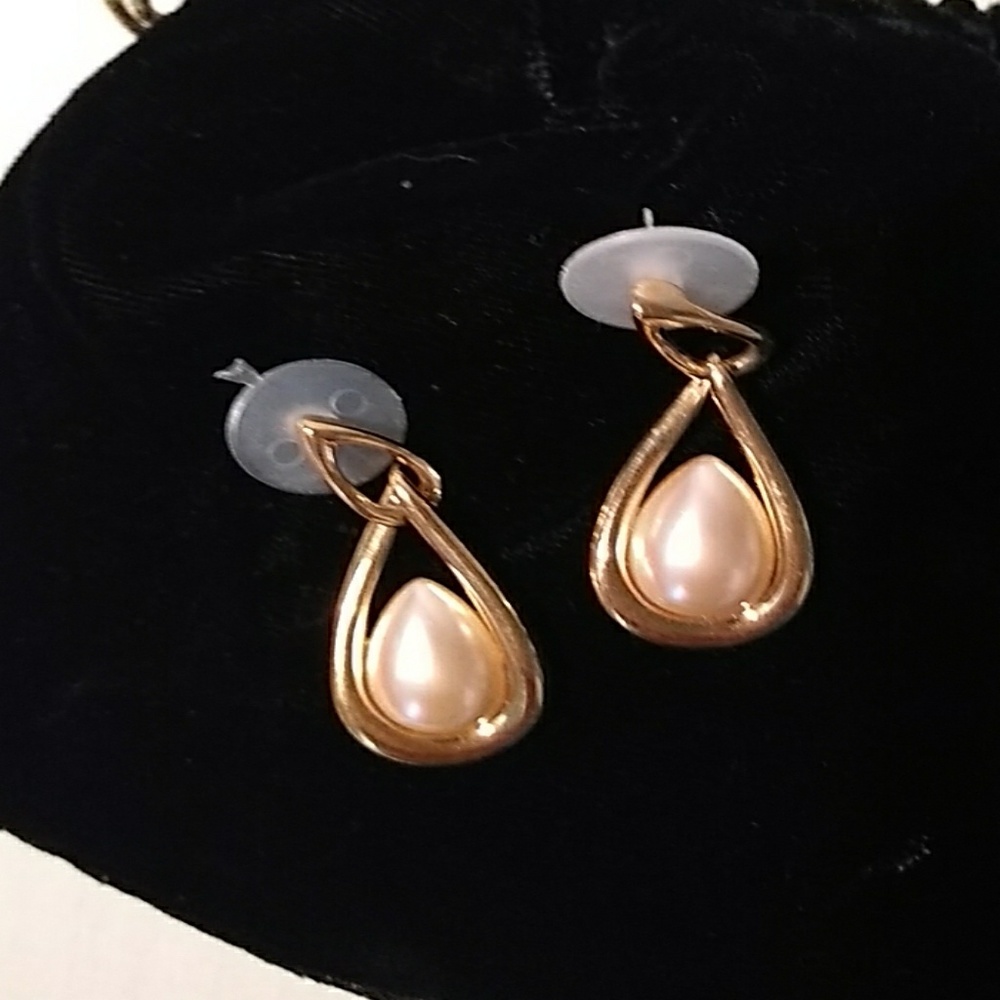 Vintage Napier Gold & Pearl Earrings - Picture 3 of 3